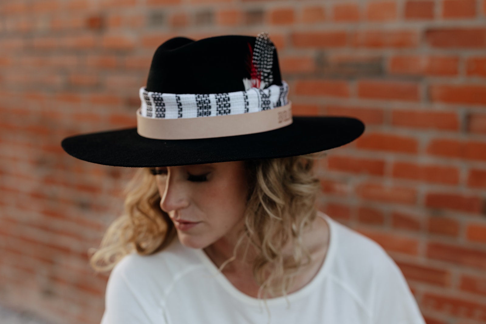 ハット Alexia Alvarez De Toledo Wool Hat With Feather Brooch Alexia Alvarez De Toledo Wool Hat With Feather Brooch
